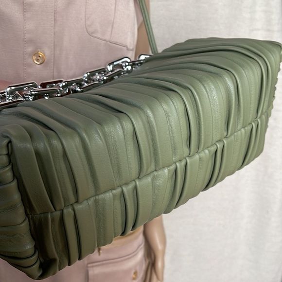 Adorable vegan pleated satchel - crossbody with chunky chain handle. - Picture 5 of 7
